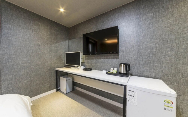 Suwon Station BIZ Hotel