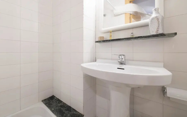 Ampolla Apartment TH18