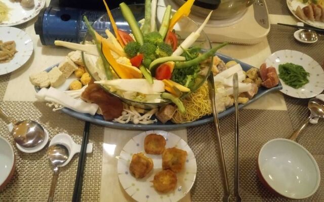 F.F.F. The 24H Valley Food Restauran B&B