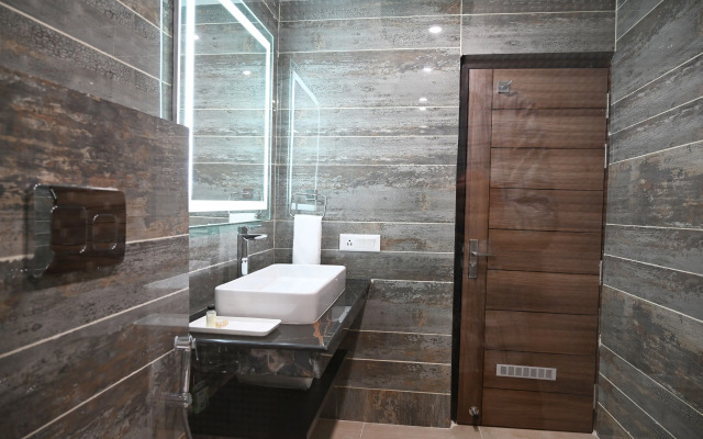 Justa Cliffend Resort & Spa, Mashobra