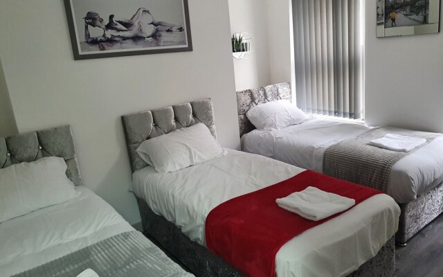 Deluxe Three bed Suite in Liverpool City Center