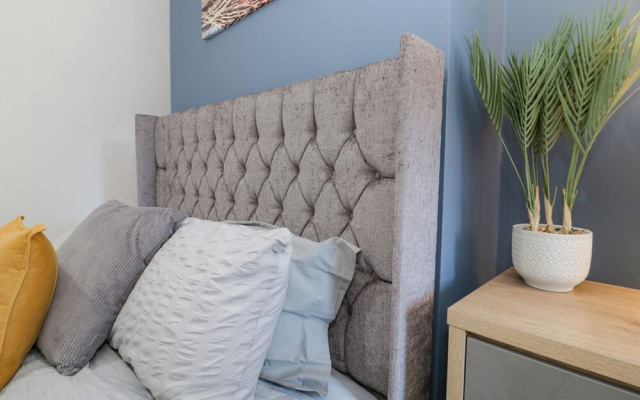 Flat 1A, Mona House