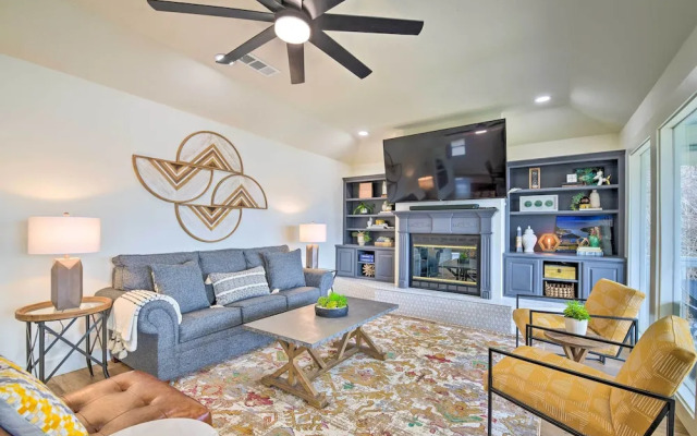 Lake Dayz Granbury Retreat w/ Private Dock!