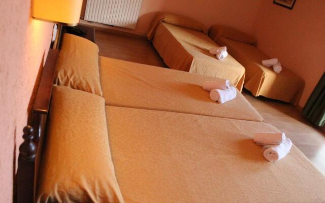 Vintage Hotel Mercedes