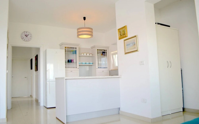 Seafront 2-bedroom Apartment The New View