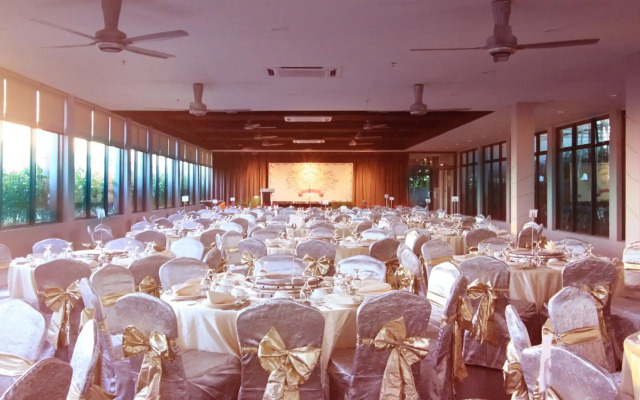 Acappella Suite Hotel