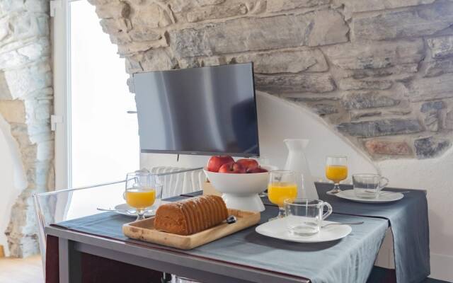 Pozzo Vertical Apartment With Garden and Parking