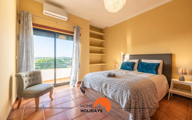 #071 Stunning Spacious Flat w Pool 5m Beach