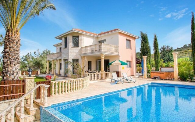 Twin Palms - Exclusive Luxury Villa Near Latchi