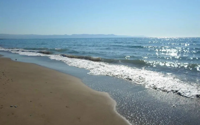 Blue - Beach Front Spectacular Villa Sleeps 10