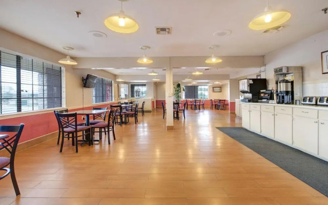 Executive Inn and Suites College Station