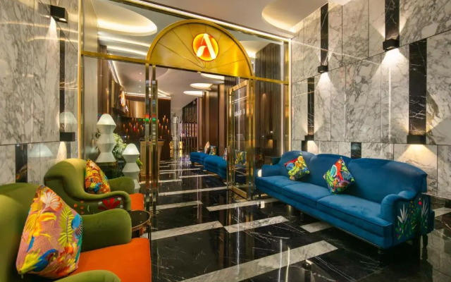 Aurora Central Hotel