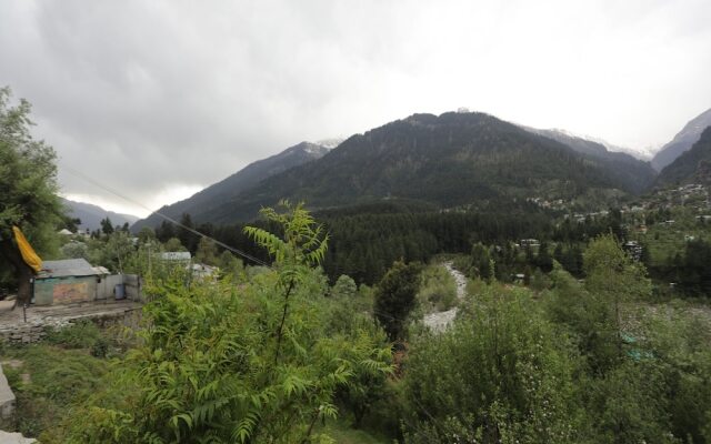 OYO 13691 Home River View 1BHK vashisht Manali