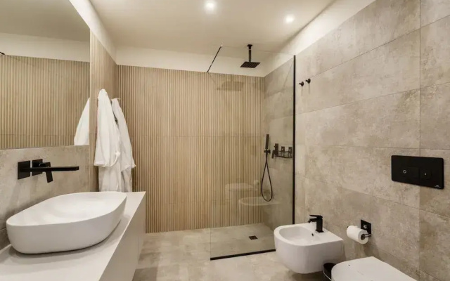 Green Coast Beachfront Retreat by Minho s Guest