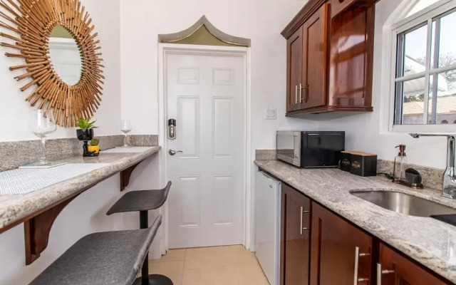 Runaway Bay Gem Suite