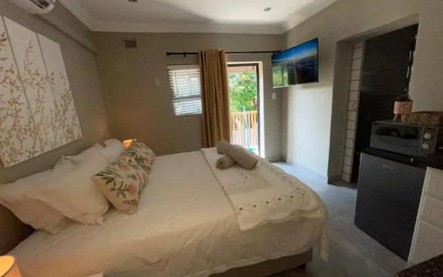 Guest house on Gillian Unit 5