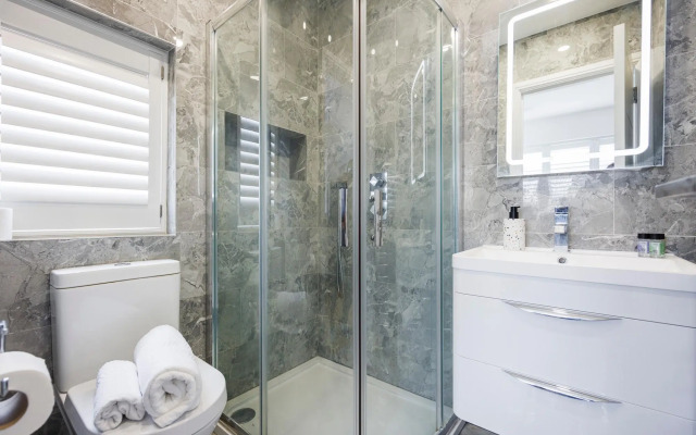 Luxurious - Pool Table - Games Room - Free Parking