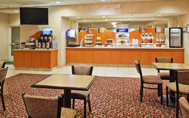 Holiday Inn Express Hotel & Suites Tracy by IHG