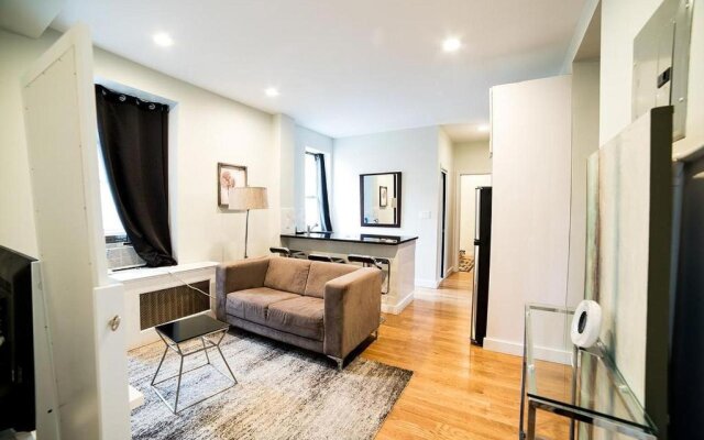 Newly Renovated Heart Of Lower East Side 2Br 1Ba, 5 Min Walk To Soho, 1 Block To Whole Foods, Washer Dryer!