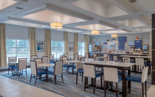 Holiday Inn Express & Suites Edwardsville by IHG