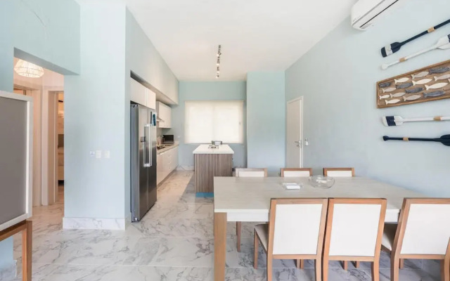 Two-bedroom apt With Pool View bbq in Lake View