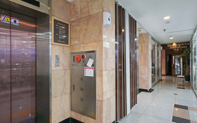 Insadong Crown Hotel