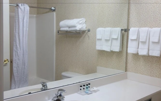 Country Inn & Suites By Carlson McDonough