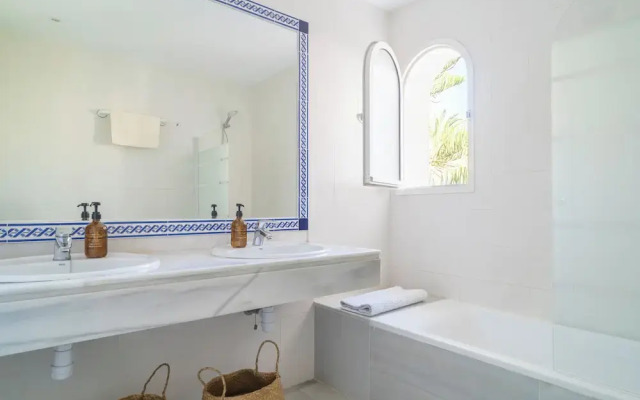 Sanders Beach - Stunning Villa Near Puerto Banus