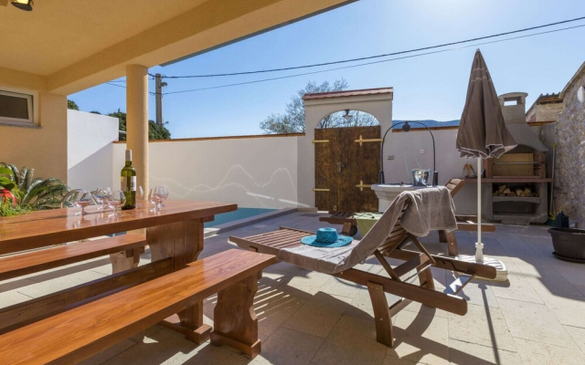 Lovely Holiday House With Private Swimming Pool & Terrace