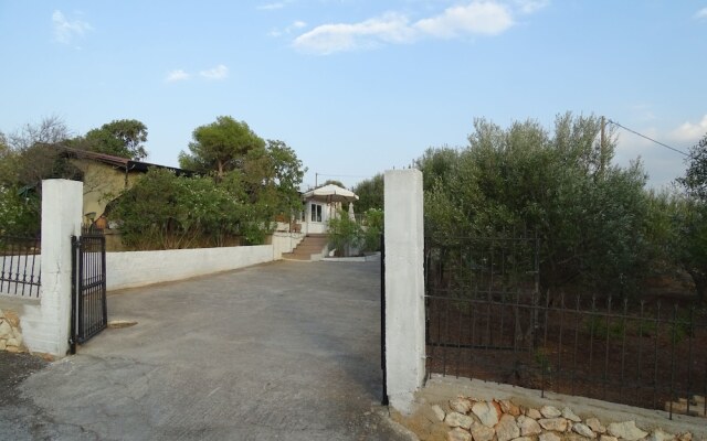 Lovely House At Tersanas Beach