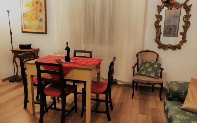 Golden Authentic Florentine Gem, Perfect Location