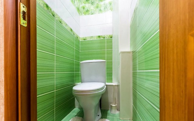 Пять звезд на улице Мира 98