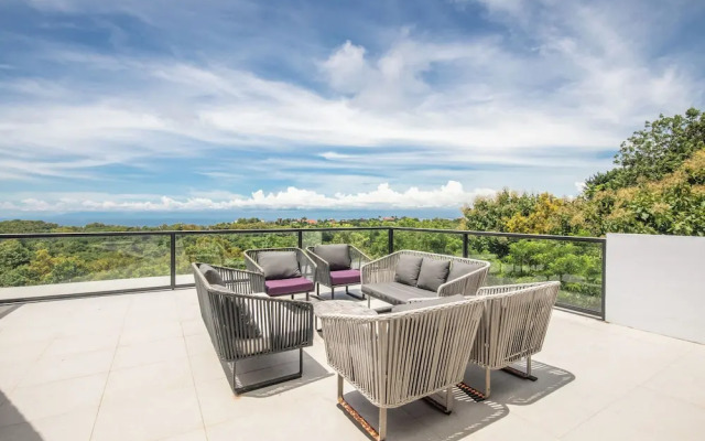 Luxurious 6BR Clifftop Villa, 5 Minutes to Bingin