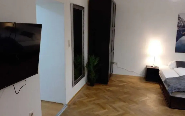 Bright 2BR Stay Close to Stadthalle