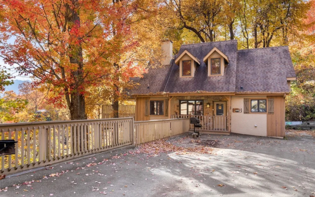 Bear Crossing Cabin by Jackson Mountain Rentals