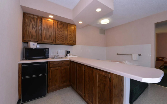 Quality Inn & Suites Vandalia near I-70 and Hwy 51