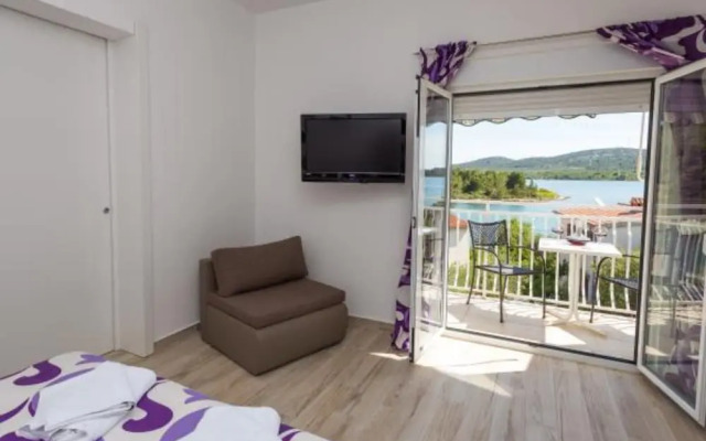 Cozy Seaview Retreat A & M Apartments