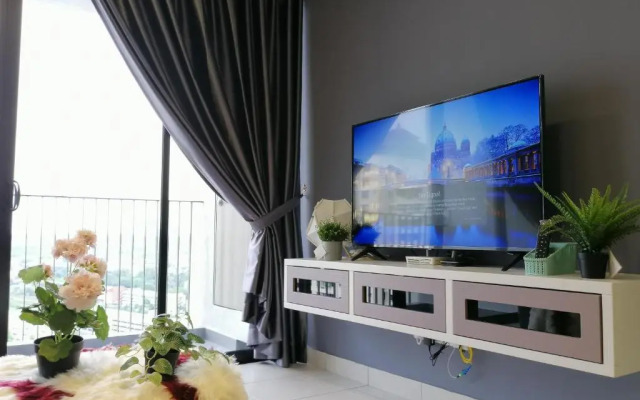 Lovely Mines Astetica Lake View Seri Kembangan 2BR