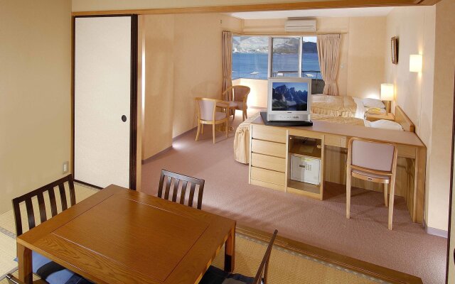 Wisterian Life Club Toba