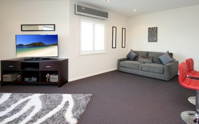Pacific Blue Apartment 258, 265 Sandy Point Road