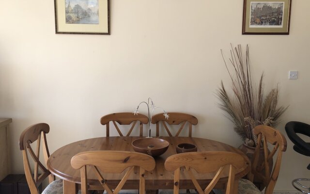 Inviting 2-bed Apartment in Pissouri- Ti Thea