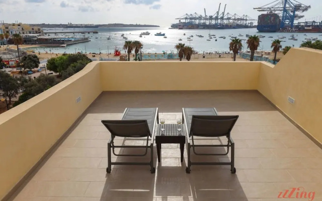 Luxurious Duplex Seafront Apt With Amazing Views
