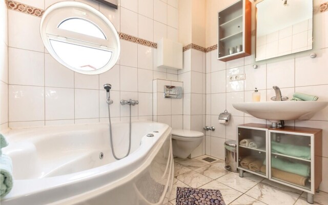 Amazing Home in Baska Voda With Wifi and 2 Bedrooms