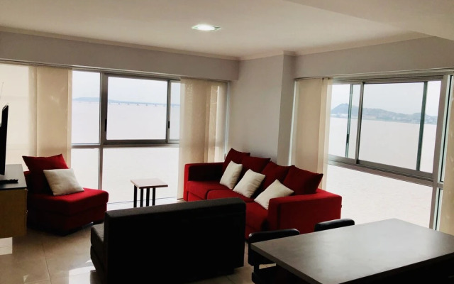 Luxury Suites Riverfront GYE