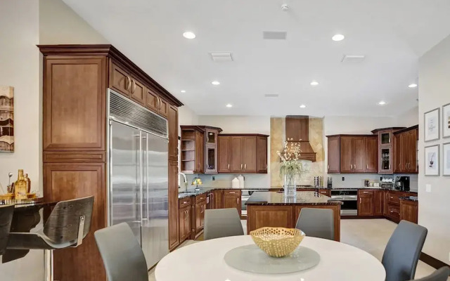 8-BR with Pool & Mini-golf & Soccer
