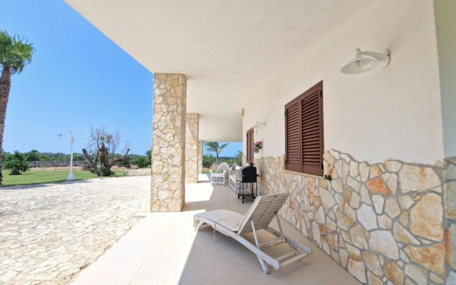 Villa With Swimming Pool Sleeps 8 Three Bedrooms