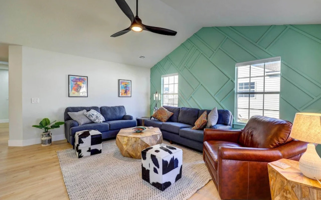 Chic Bentonville Home w/ Patio & Fire Pit!