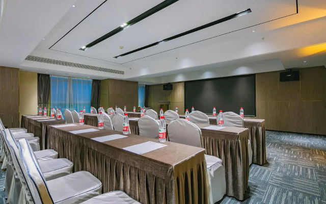 Echarm Plus Hotel (Xi'an Shirong International Bachenmen Subway Station)