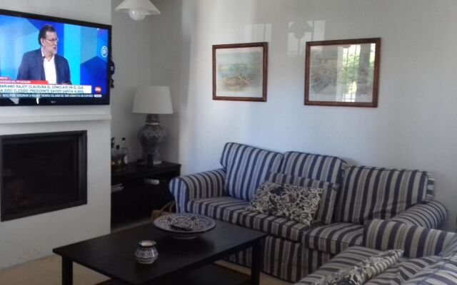 Villa With 4 Bedrooms in Roche, With Pool Access, Furnished Garden and