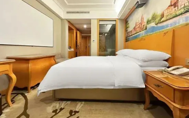 Vienna Hotel (Huangmei Store)